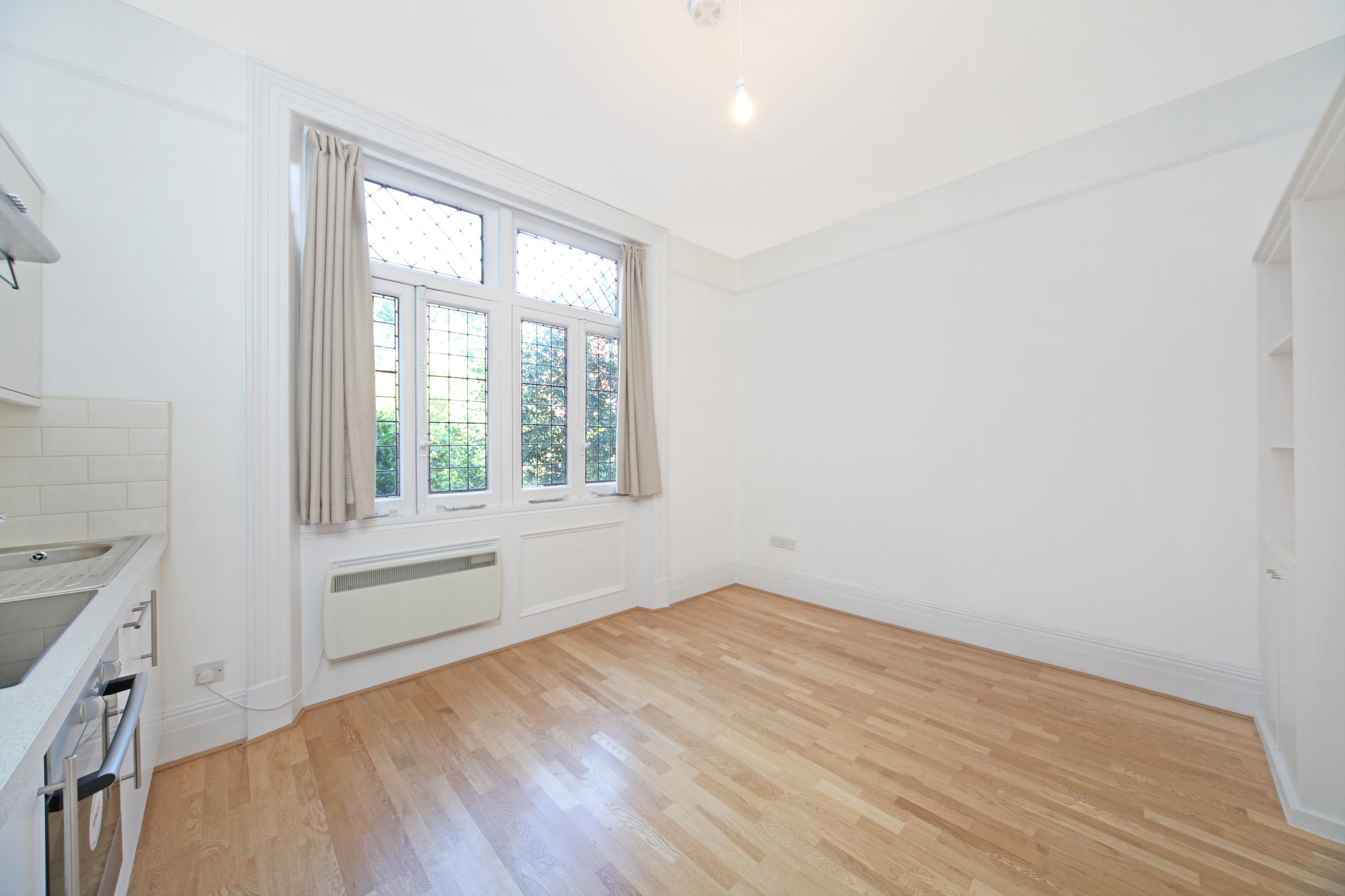 Flat Rosary Gardens in Greater London