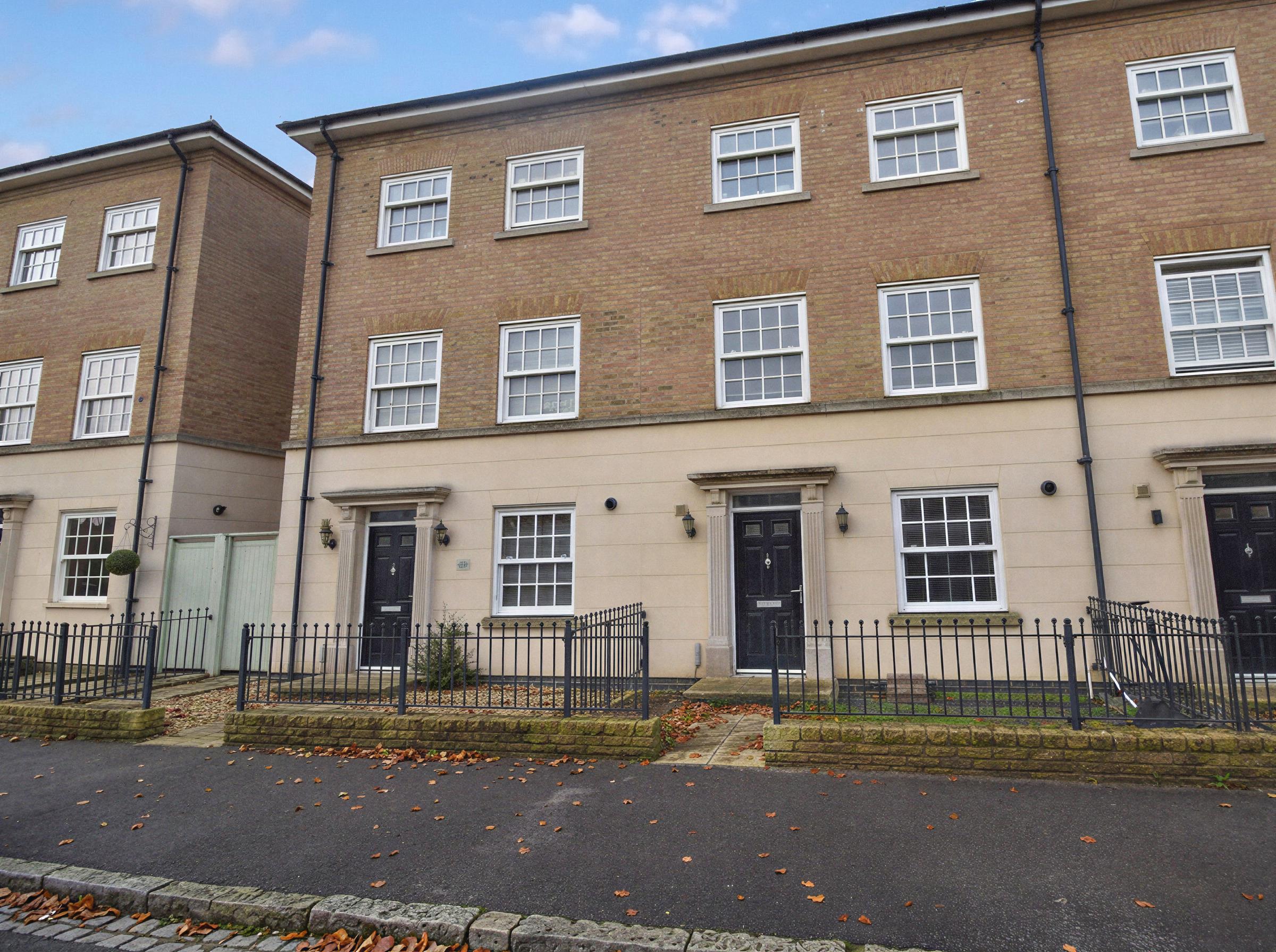 House Studfall Avenue in Corby