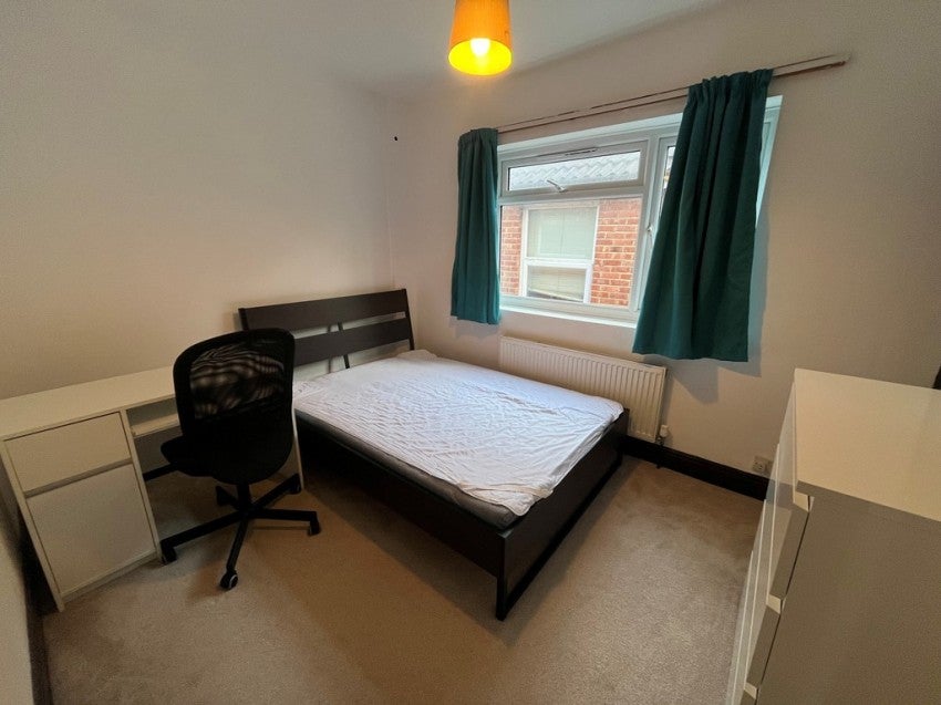 Flat Sirdar Road in Southampton