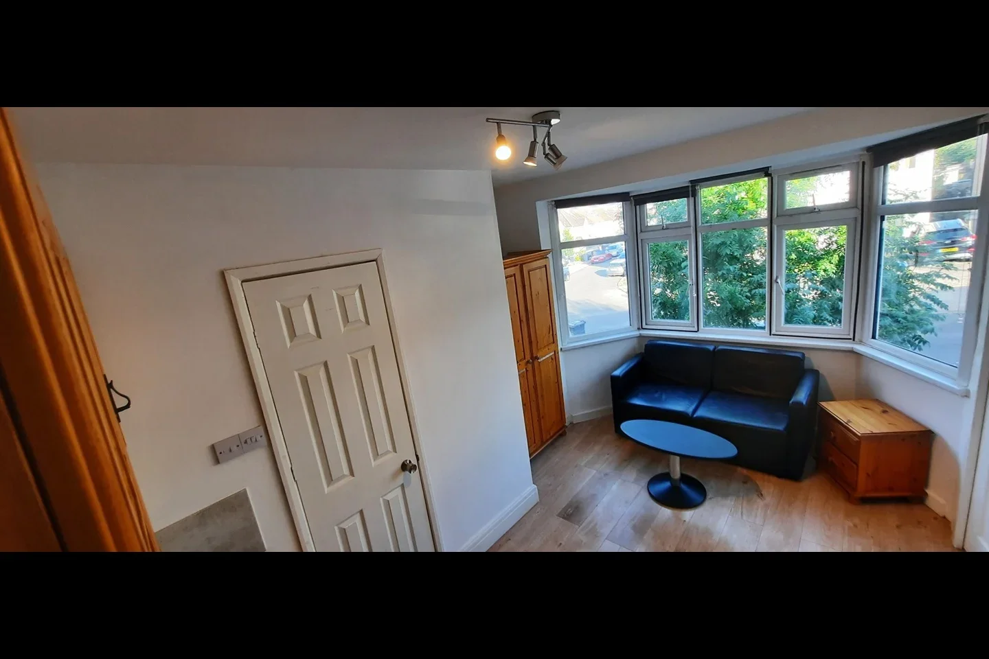 Flat The Ridgeway in Greater London