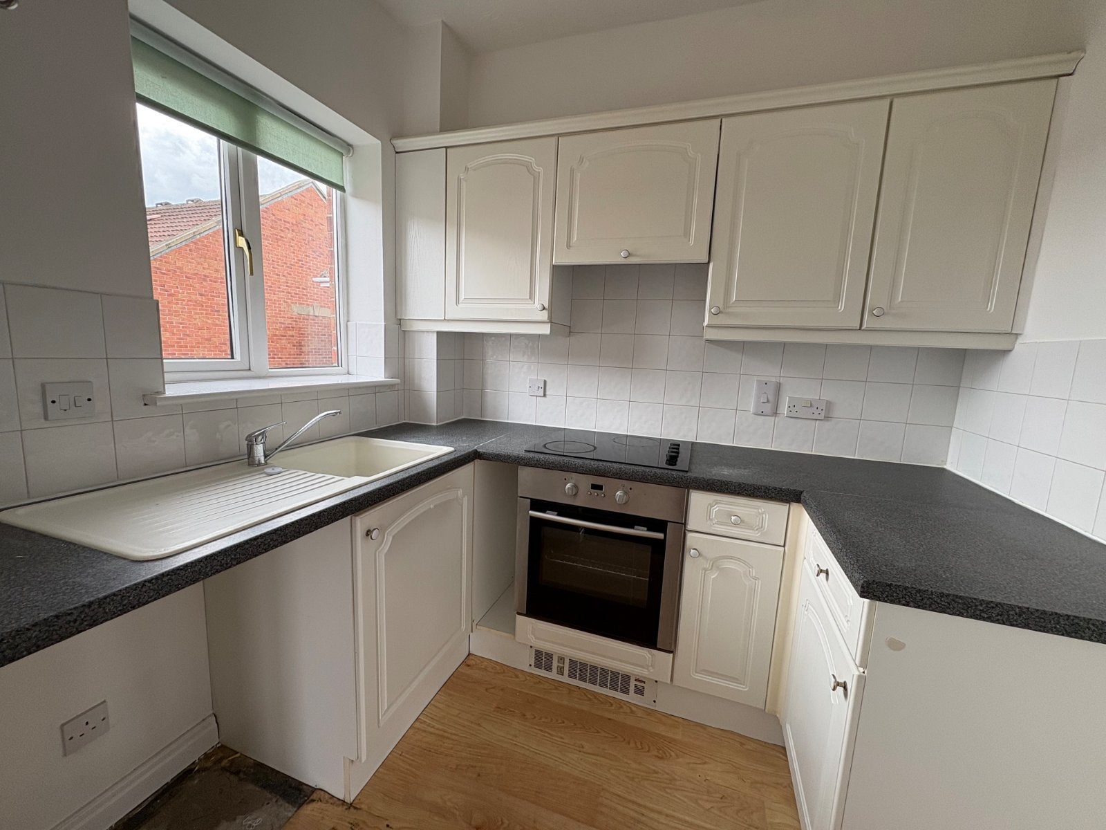Flat Lancelot Court in Hull