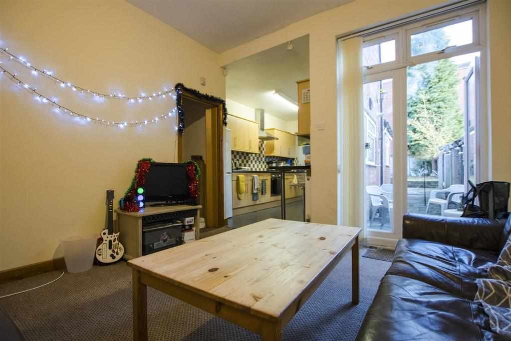 Flat Raddlebarn Road in Birmingham