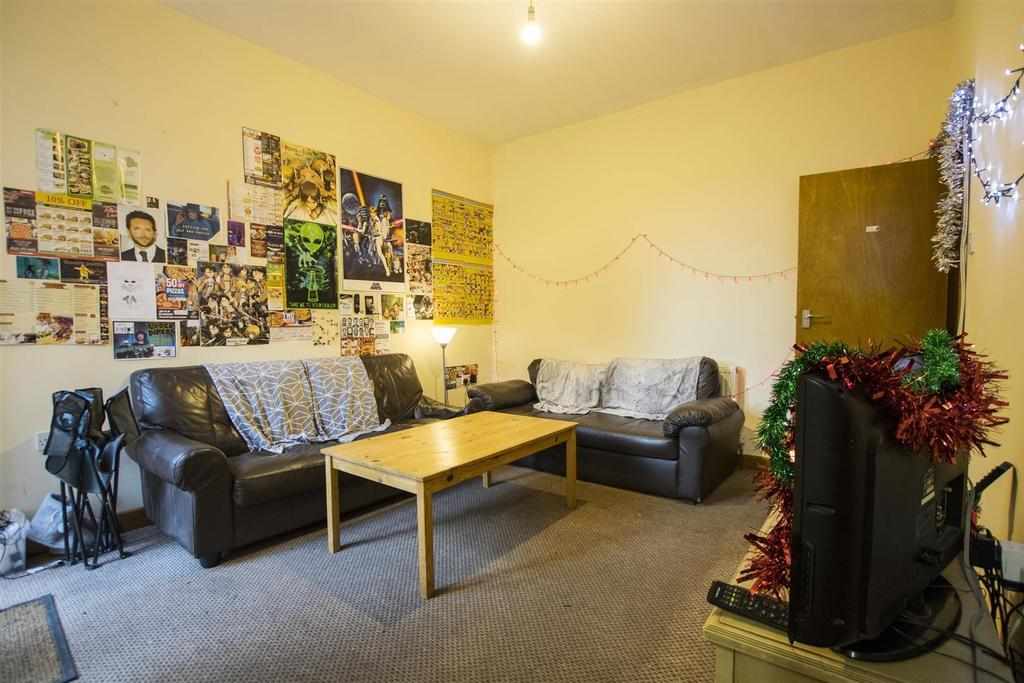 Flat Raddlebarn Road in Birmingham