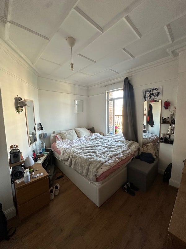 Room Fulham Road in Greater London