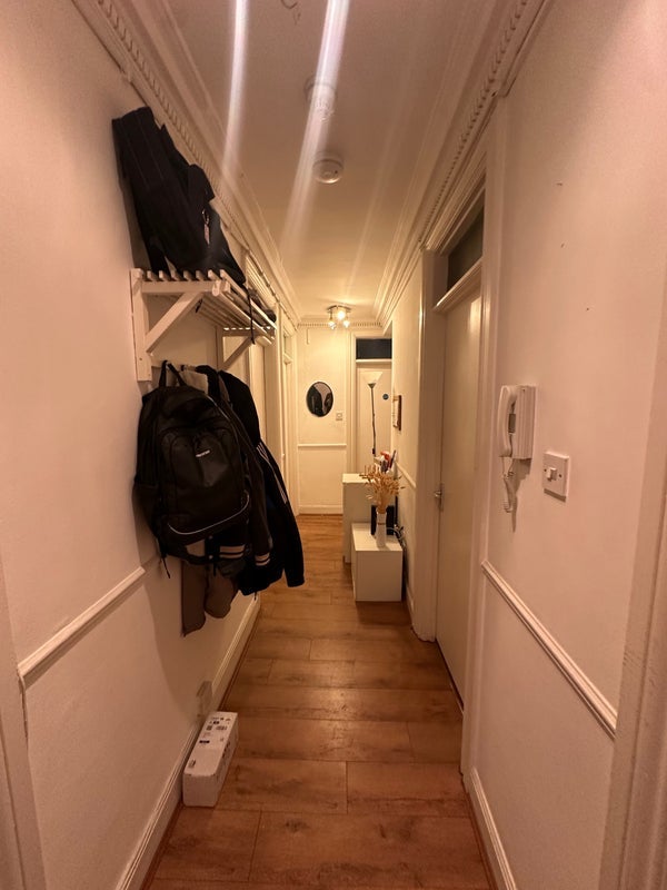 Room Fulham Road in Greater London