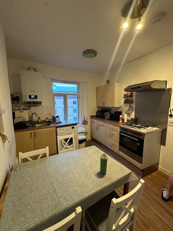 Room Fulham Road in Greater London