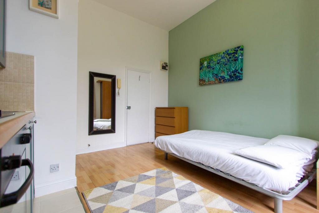 Flat West Cromwell Road in Greater London