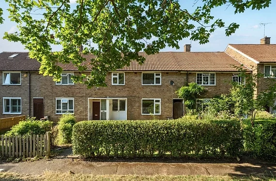 House Westleigh Avenue in Greater London