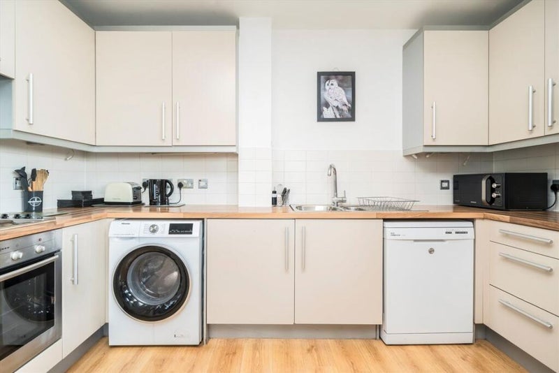 Room Spencer Way in Greater London