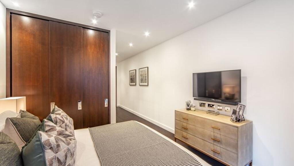 Flat Pascal Square in Greater London