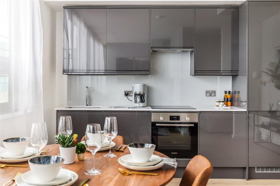 Flat Chertsey Road in Woking