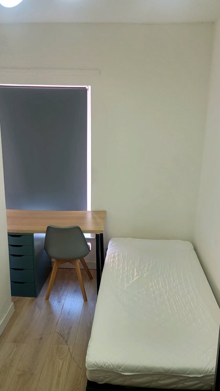 Room King Street in Pontypridd