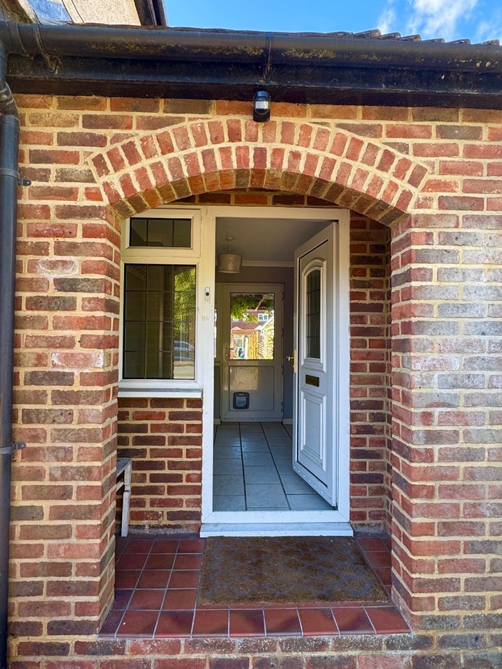 House Woodlands Road in Guildford