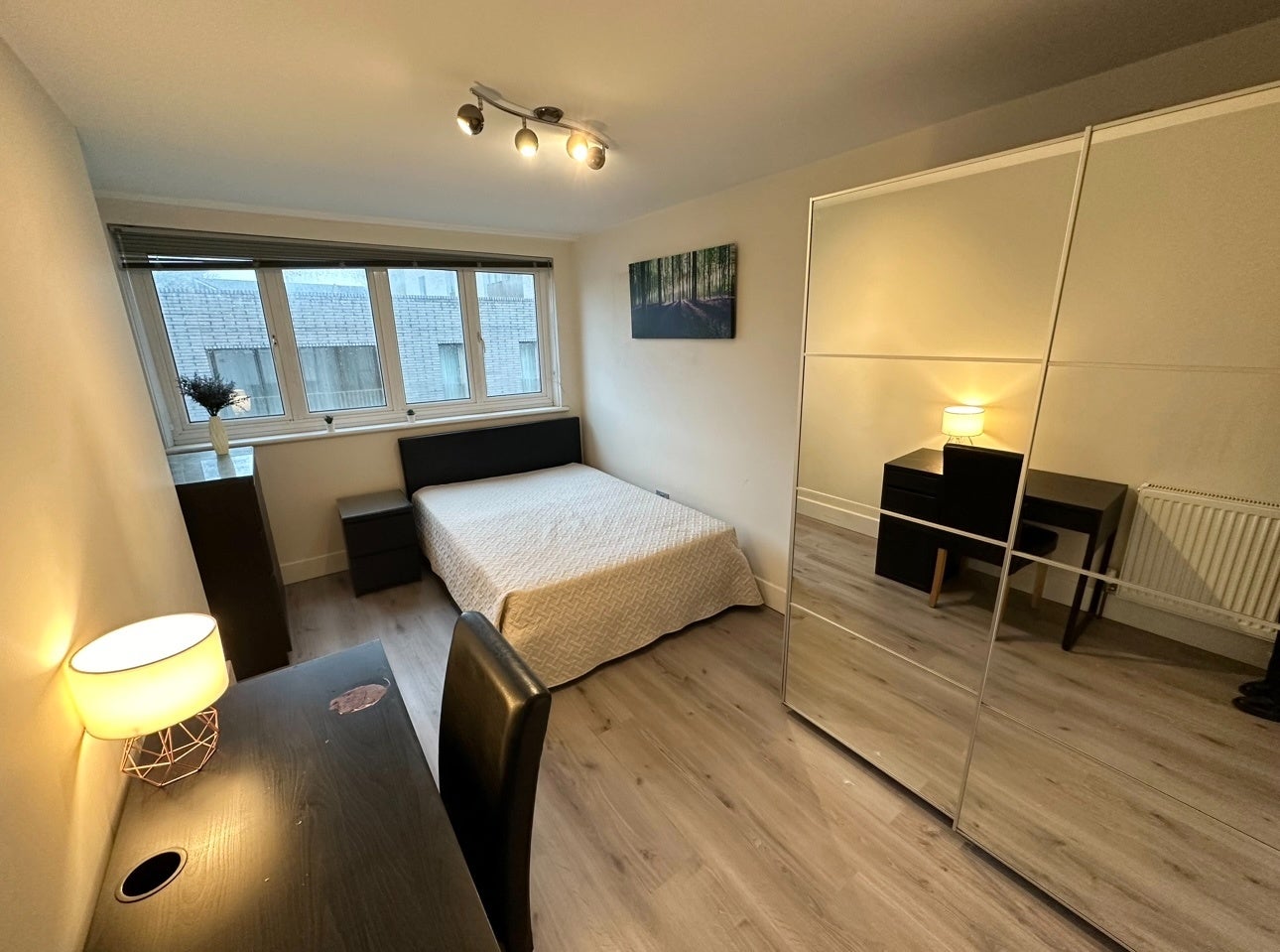 Room Bernhardt Crescent in City of Westminster