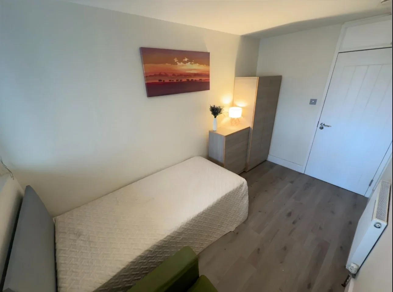 Room Bernhardt Crescent in City of Westminster