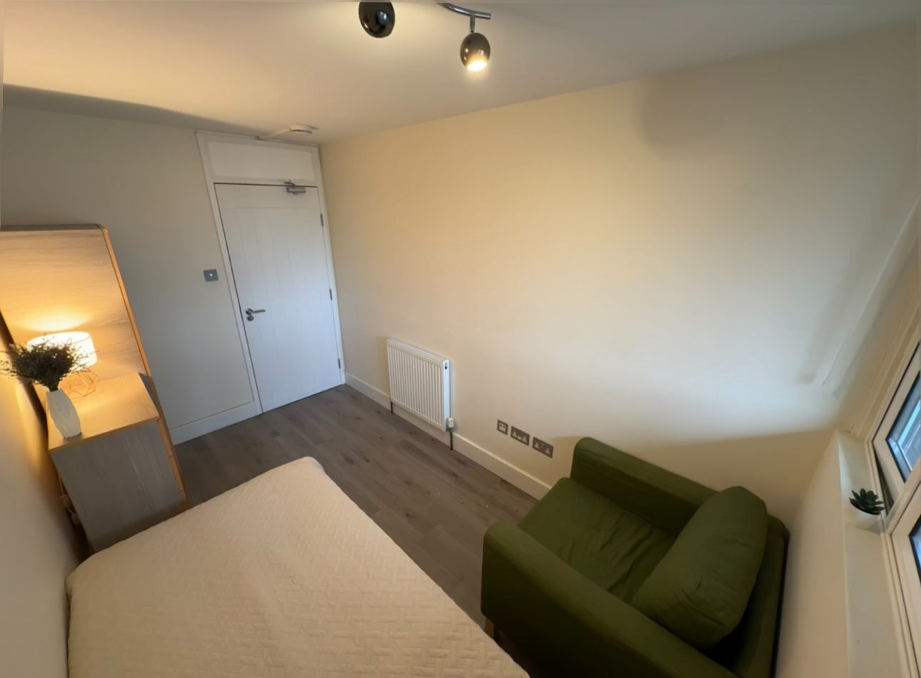 Room Bernhardt Crescent in City of Westminster