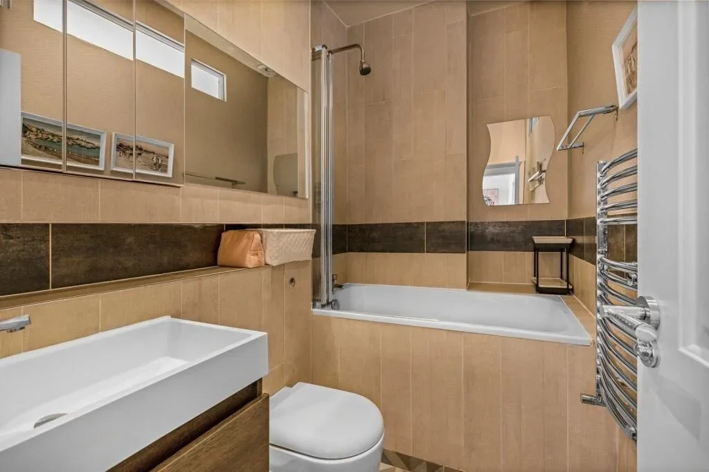Flat Witherington Road in Greater London
