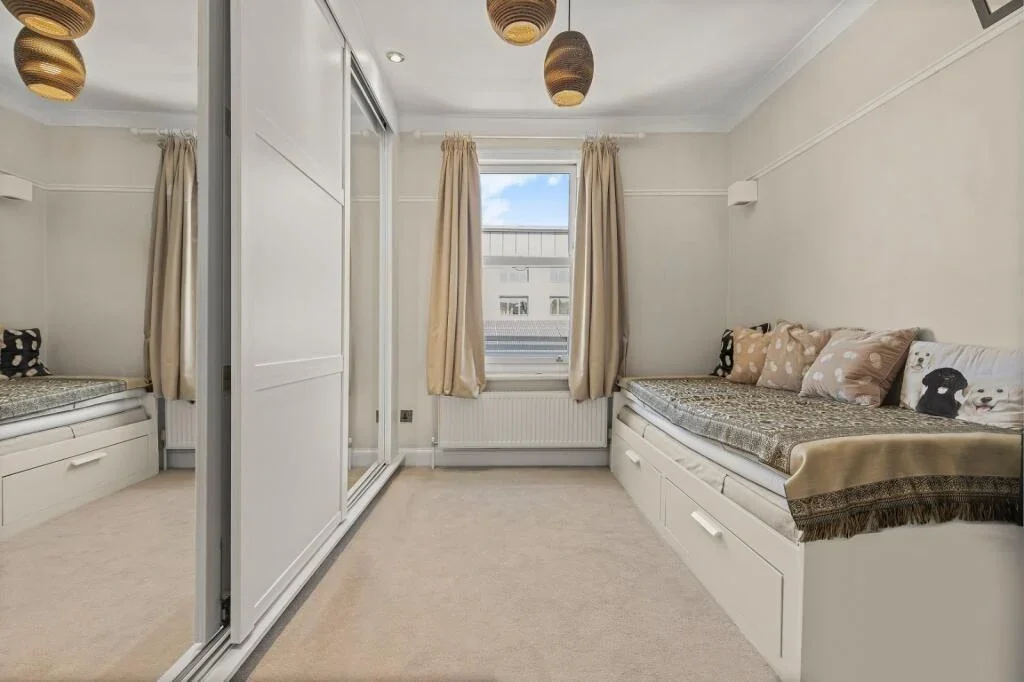 Flat Witherington Road in Greater London