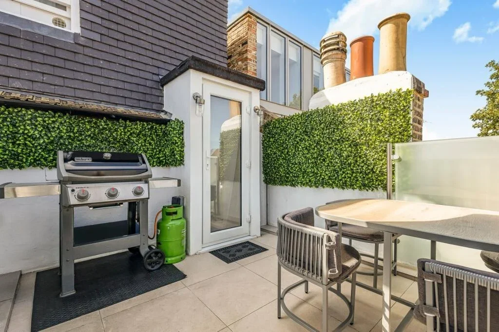 Flat Witherington Road in Greater London