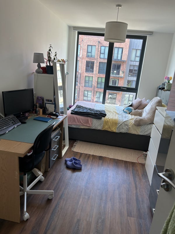 Room Pitsmoor Road in Sheffield