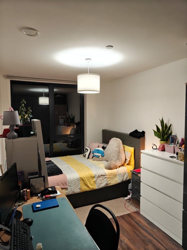 Room Pitsmoor Road in Sheffield