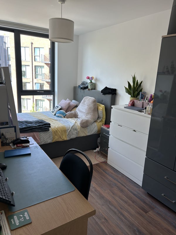 Room Pitsmoor Road in Sheffield