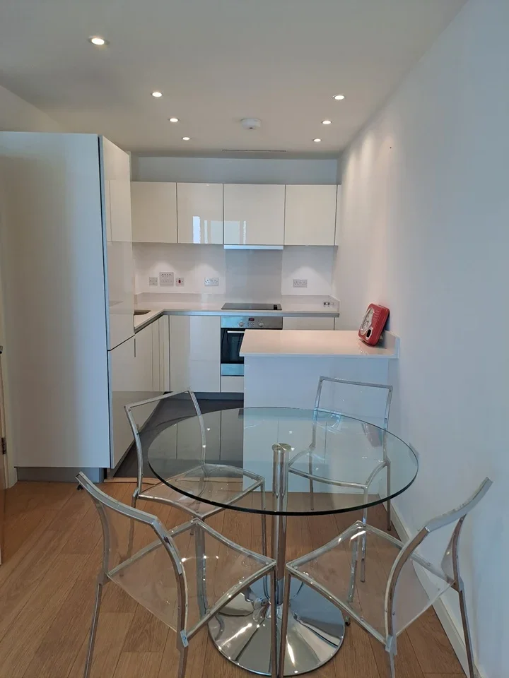 Flat Saffron Square in Greater London