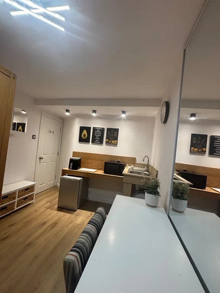 Room Coltsfoot Path in Greater London