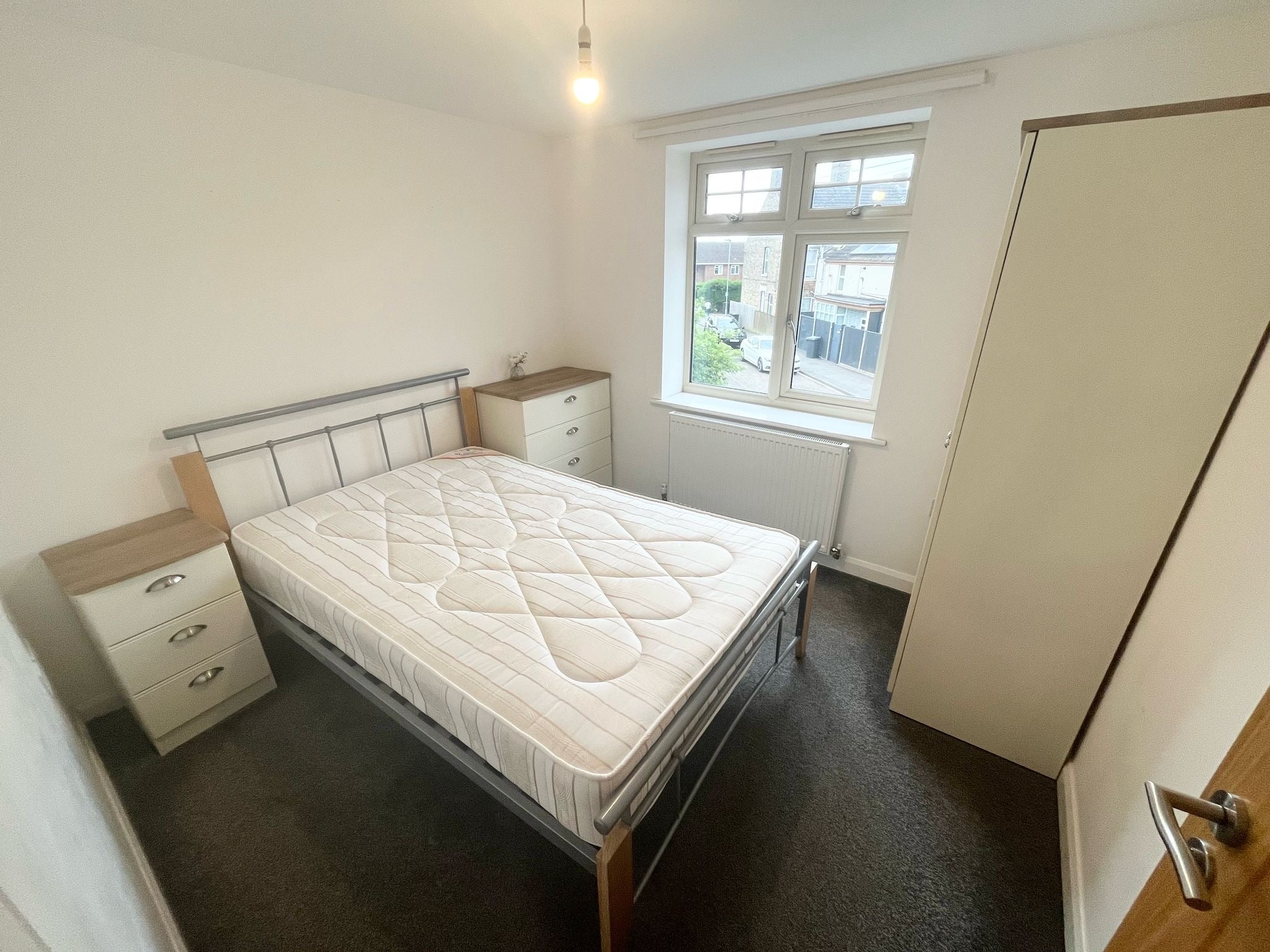 Room Elm Street in Peterborough