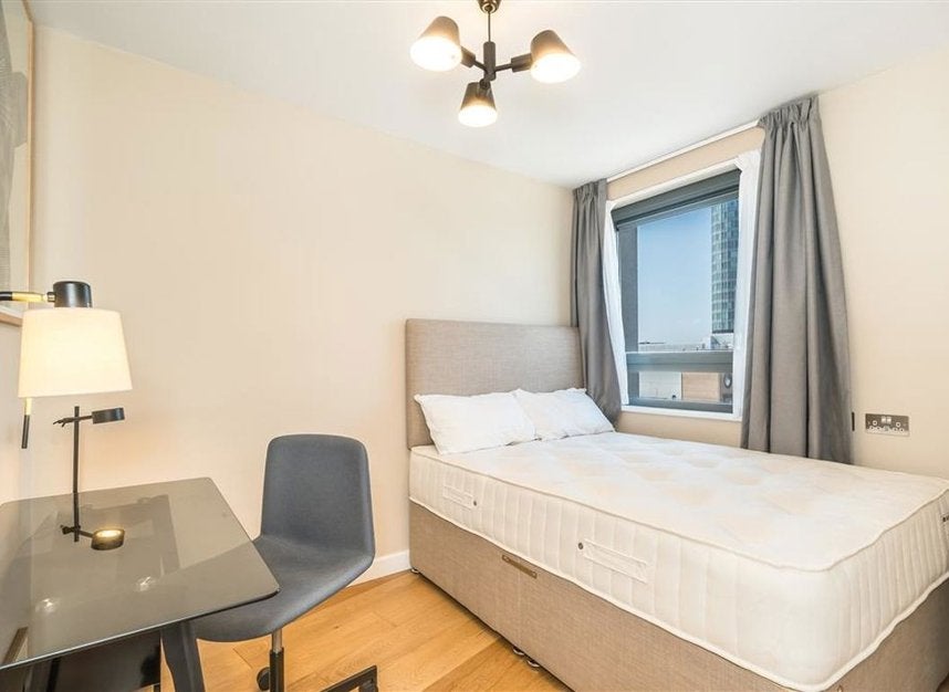 Flat Tottenham Street in Greater London