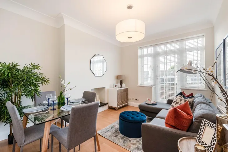 Flat Kensington High Street in Greater London