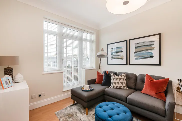 Flat Kensington High Street in Greater London