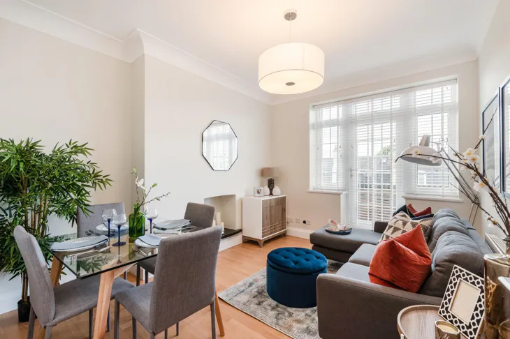 Flat Kensington High Street in Greater London
