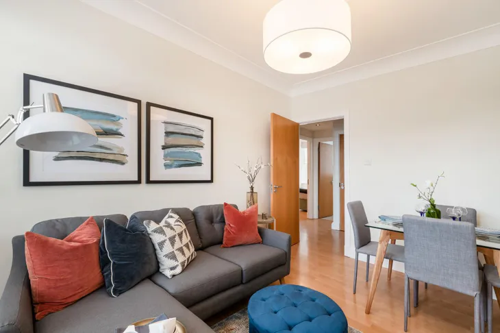 Flat Kensington High Street in Greater London