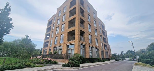 Flat Lower High Street in Watford