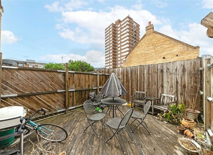 Flat Haberdasher Street in Greater London