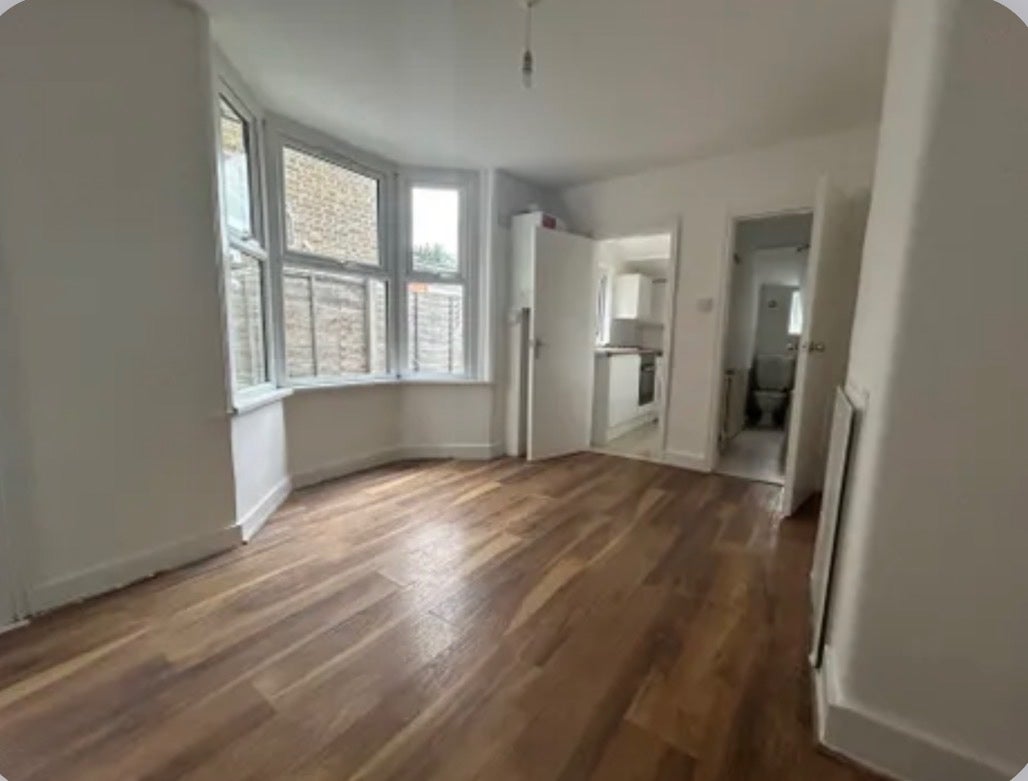 Flat Nags Head Road in Greater London