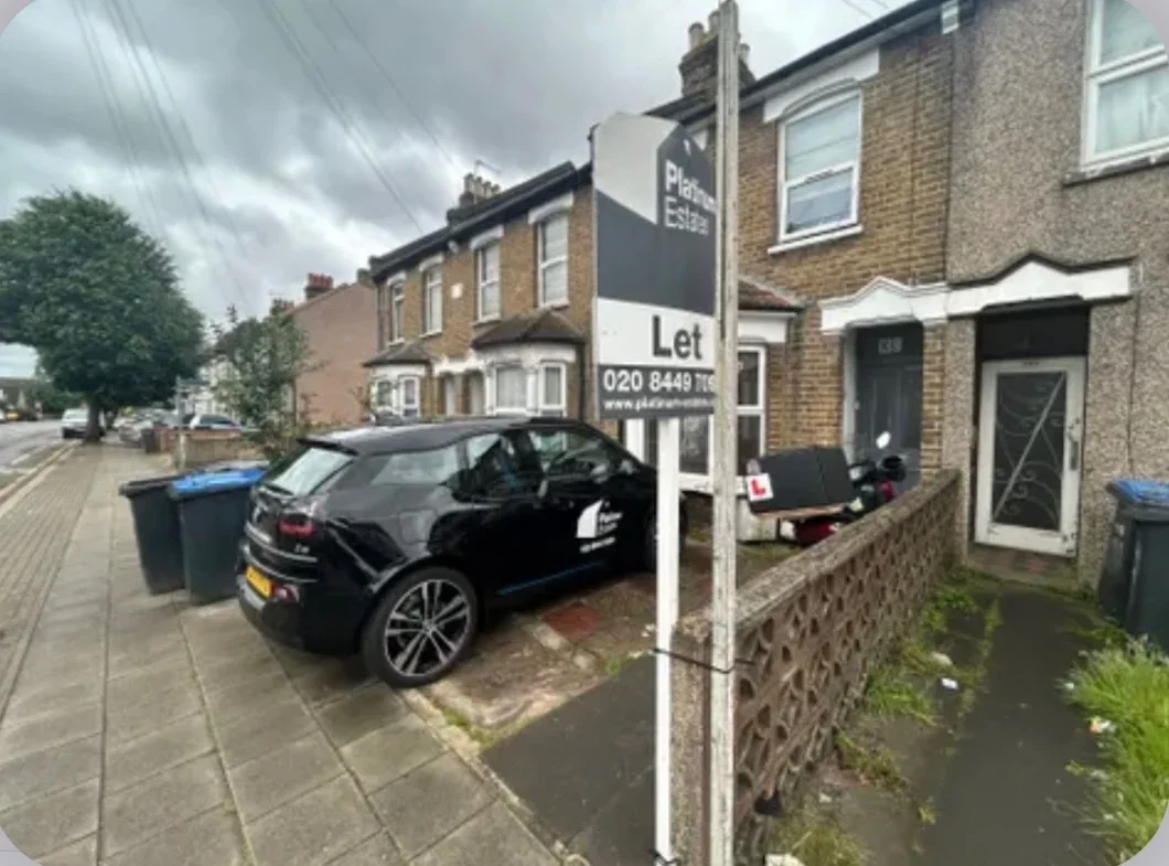 Flat Nags Head Road in Greater London