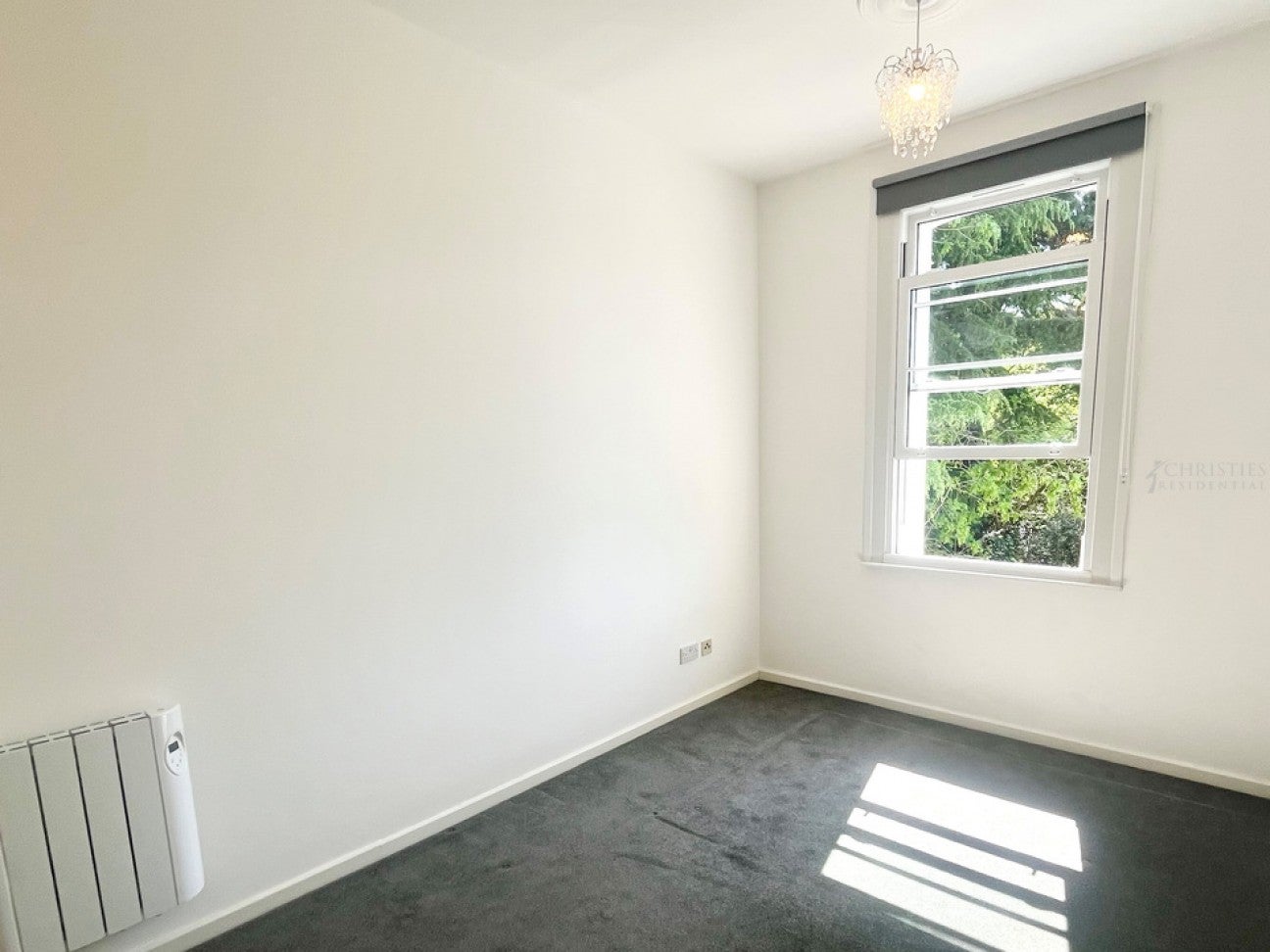 Flat Claremont Avenue in Elmbridge