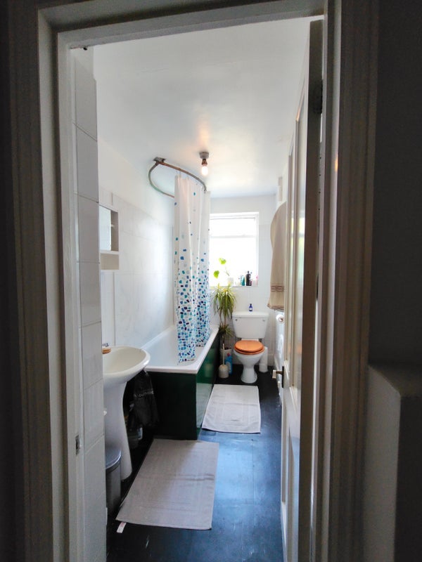 Room Upper Tollington Park in Greater London