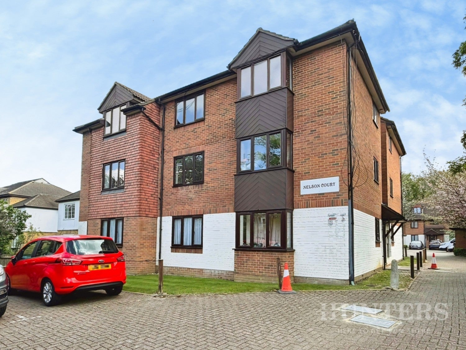Flat Denmark Road in Greater London