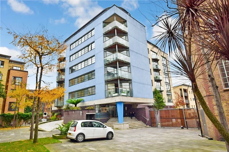 Flat New Wharf Road in Greater London