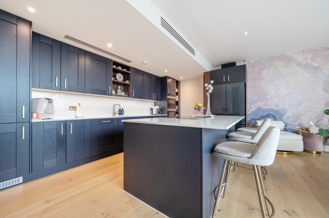 Flat Inglis Way in Greater London