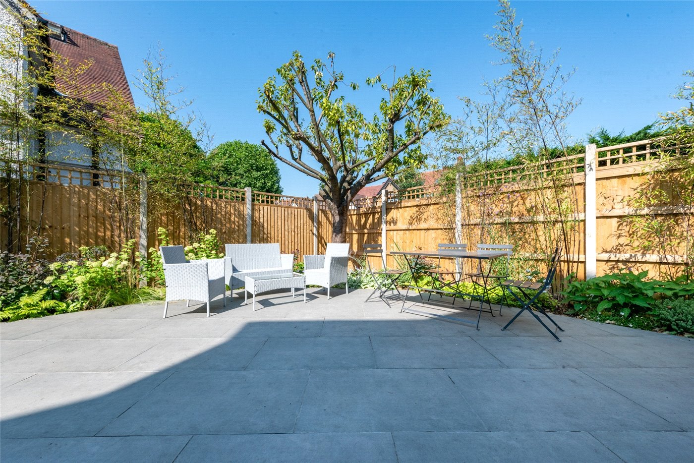Flat Chatsworth Road in Greater London