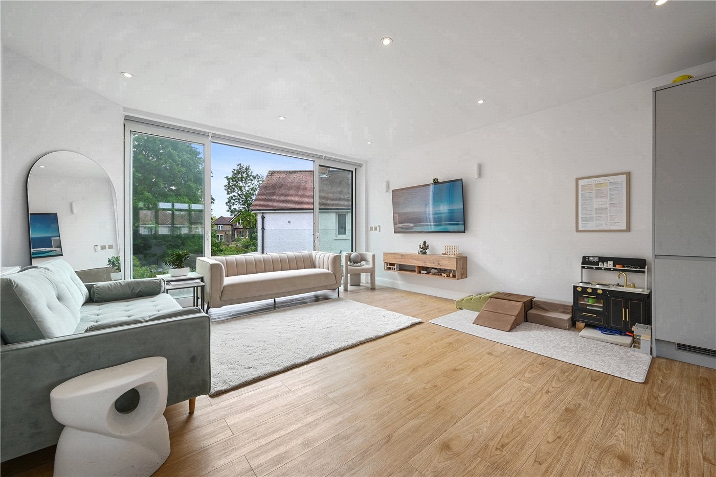 Flat Chatsworth Road in Greater London