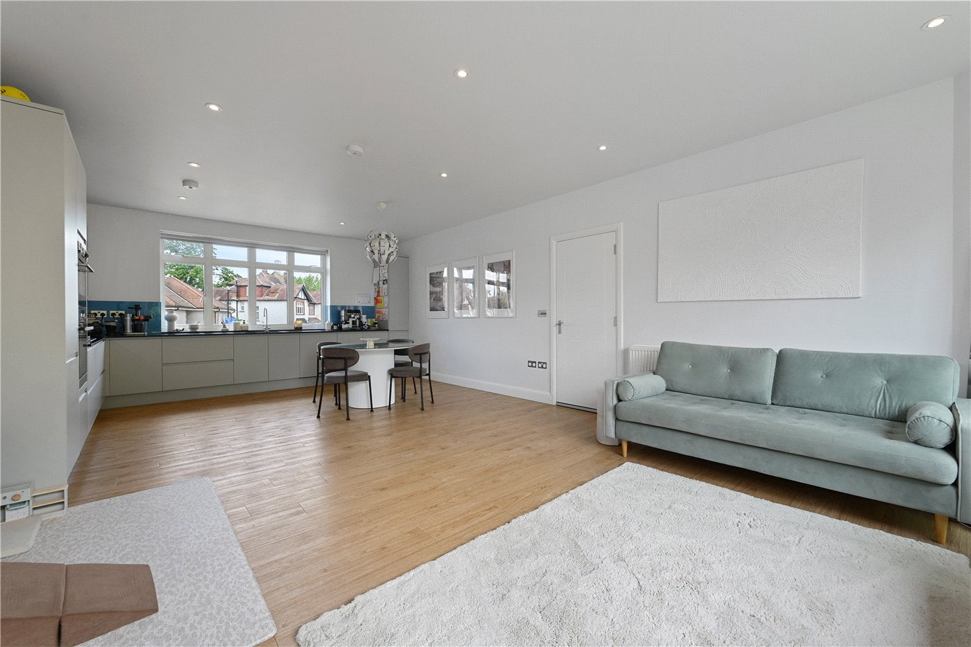 Flat Chatsworth Road in Greater London