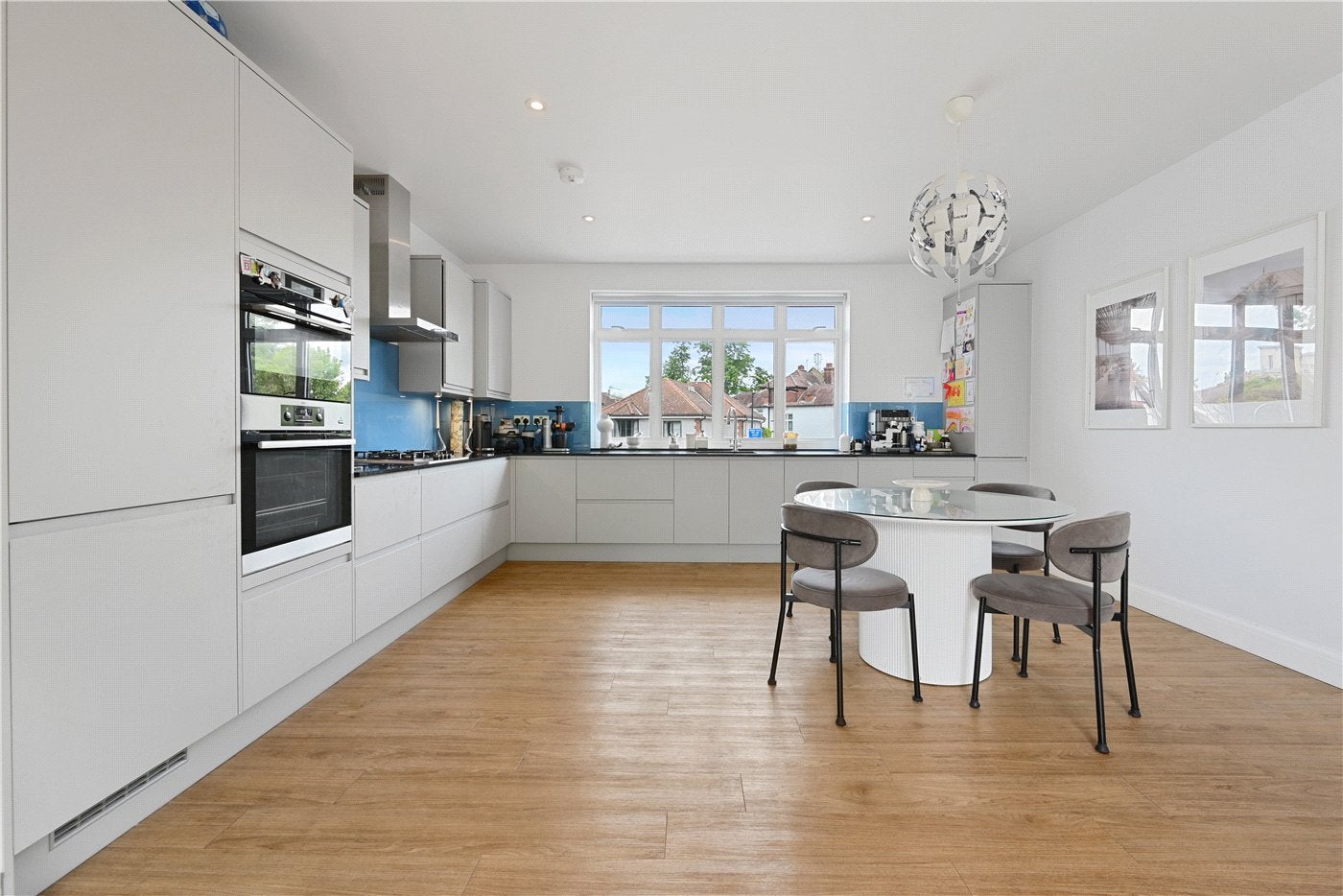 Flat Chatsworth Road in Greater London