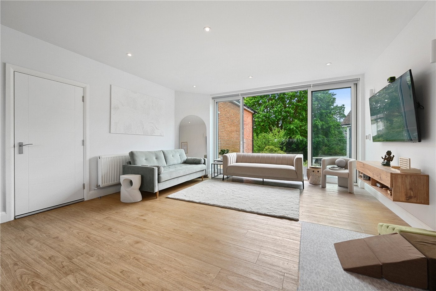 Flat Chatsworth Road in Greater London