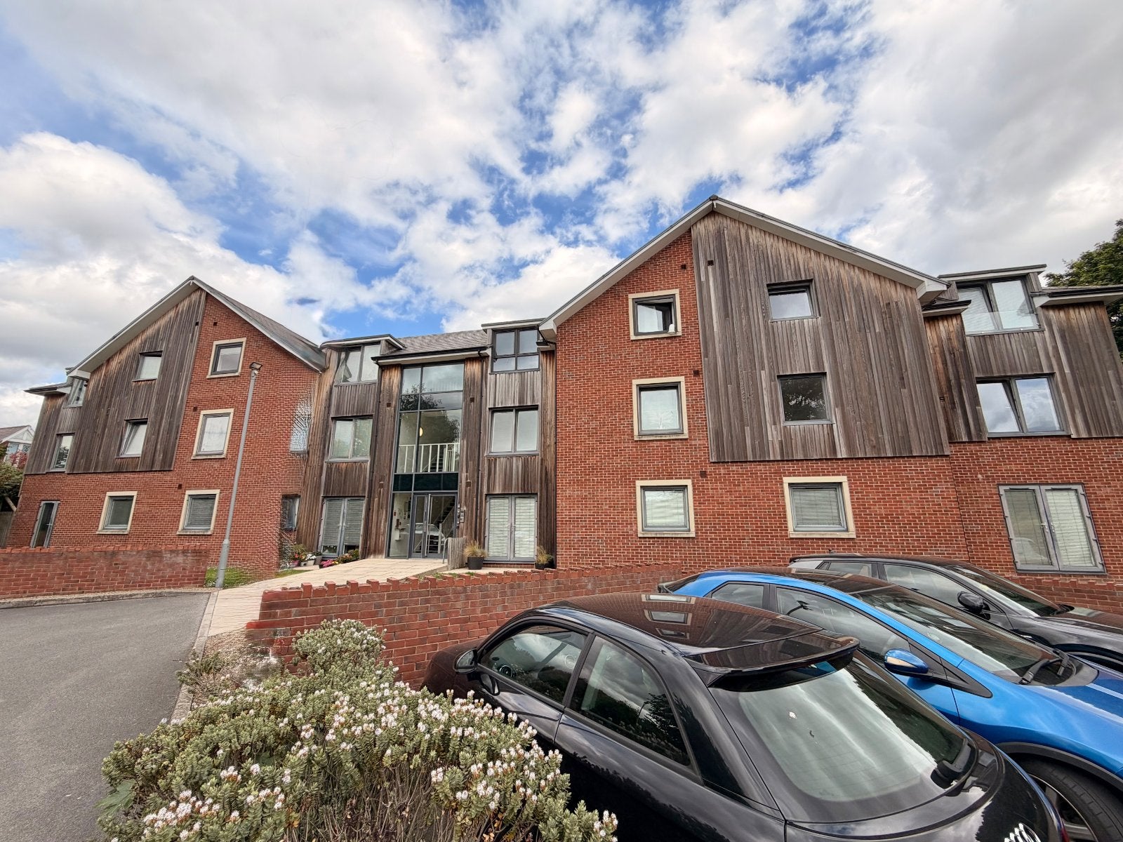 Flat Dalefield Road in Wakefield