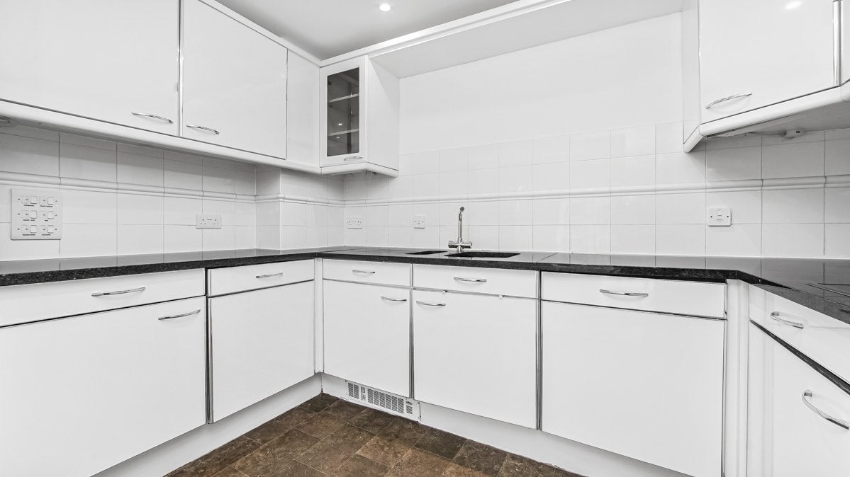 Flat Glaisher Street in Greater London